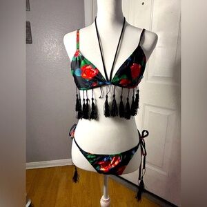 Wolf & Whistle Swim | NWT, flawed triangle bikini sz 6 | floral tapestry 2-piece